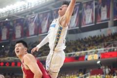 劉傳興賽后第一時間向曾凡博致歉并關心其傷情