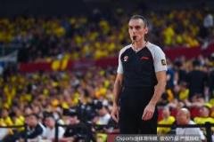 京晉裁判引爭(zhēng)議 丁佳寧直言：好裁判吹歐冠，塞給我們的水平太差