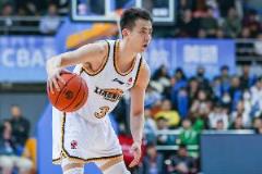 趙繼偉季后賽表現(xiàn)亮眼 常規(guī)賽場均10.5分7.9助攻