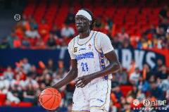 奧莫特半場高效轟下19分，壓哨三分+罰球8中8驚艷全場