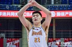 劉傳興8中7高效砍17分9籃板，頂住全場(chǎng)噓聲表現(xiàn)亮眼