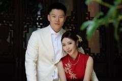李弘權(quán)攜妻子唯美婚紗照甜蜜領證引熱議