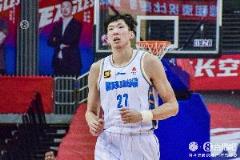 周琦防守穩(wěn)健9中5貢獻(xiàn)13分10板3助1帽