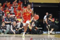 小巴里-布朗半場高效輸出19分2板2助1斷帶領(lǐng)球隊(duì)苦苦支撐