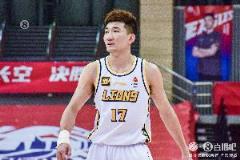 孫銘徽硬撼對手，19投8中砍下21分6助2斷