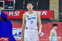 周琦15中11高效空砍26分13板2帽正負(fù)值+6全隊(duì)最高