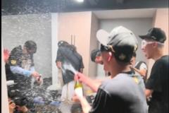 孫銘徽更衣室開香檳慶祝奪冠