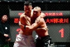 惡鼠發(fā)明八角籠籃球，單挑中一拳TKO大N