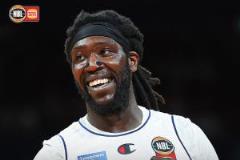 哈雷爾續(xù)約36人隊 賽季場均20.5+9.3引關(guān)注