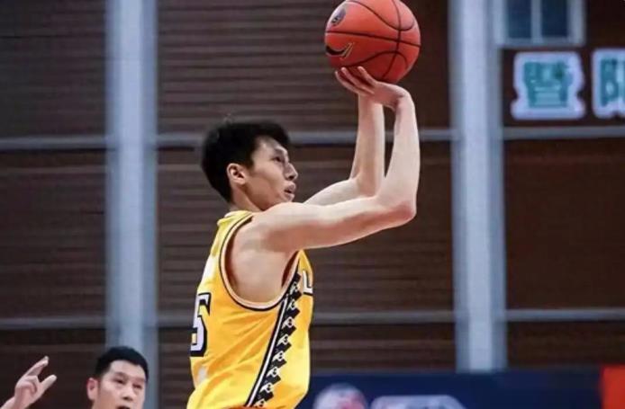 謝天謝地趙巖昊狀態(tài)回升！三分神準(zhǔn)轟17分，突破蓋帽亮眼終爆發(fā)！