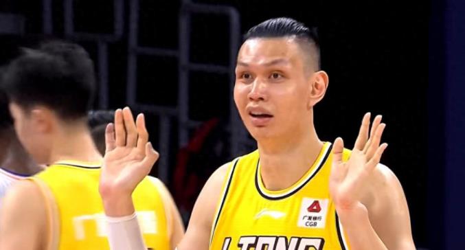 許鐘豪一笑生死難料：CBA第一惡漢賽季報(bào)銷