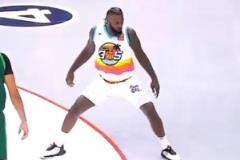 Big3史蒂芬森怒摘關(guān)鍵籃板+急停跳投命中 大秀招牌舞