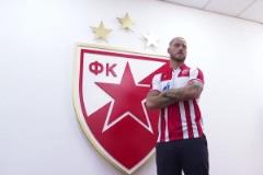 為了完成對已故恩師的承諾，他把青訓(xùn)母隊的邀約都拒絕了......