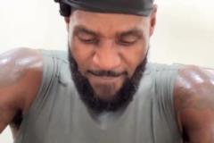 詹姆斯結(jié)束度假，接著訓(xùn)練，迎接第23個賽季！