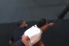 坎貝奇這身板，放在籃球界是獨一份