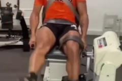 天生怪力！綠巨人胡爾克一腳踢爆足球，這是真的嗎？