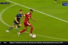 赫拉芬貝赫遠(yuǎn)射被撲出！加克波補(bǔ)射破門！利物浦2-1再次領(lǐng)先！