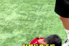 你認(rèn)同嗎??杜震宇告誡小朋友：永遠(yuǎn)不要讓我看見你們紋身