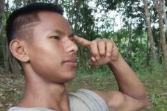 拉什福德為巴薩攻入首球后，看臺上的球迷高舉曼聯(lián)球衣