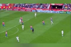 太靈活了！伊斯科在眾人的圍搶中取得進(jìn)球！