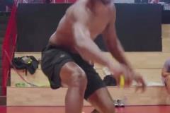 對(duì)得起勇士給的每一分錢(qián)！巴特勒中國(guó)行期間也不忘每天訓(xùn)練