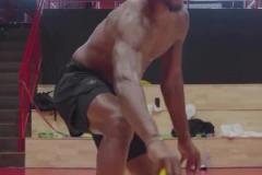 巴特勒中國(guó)行，空余時(shí)間堅(jiān)持鍛煉...