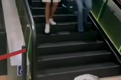 路人拍到C羅和喬治娜在葡萄牙一家中餐館與朋友共進(jìn)晚餐