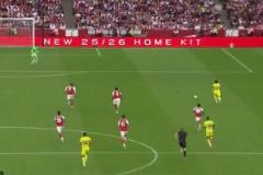 太快了！黃潛斷球一腳直塞撕破槍手防線！丹朱馬單刀長(zhǎng)驅(qū)直入破門