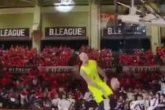 忍不住笑了！湖人“名宿”薩克雷，當(dāng)年在日本扣籃大賽上“炸裂”一扣