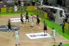 什么變態(tài)球感東契奇被犯規(guī)后隨手一拋，打進(jìn)逆天高打板2+1