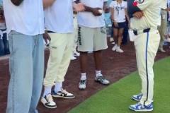 新來的走流程湖人新援艾頓、拉拉維亞與新秀阿杜為道奇隊(duì)開球