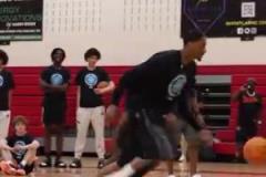 欺負(fù)小朋友是吧？阿隆維金斯的暑期訓(xùn)練營(yíng)！