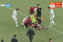 望無(wú)大礙！中甲蘇州東吳球員胡靖比賽中突然昏厥，救護(hù)車(chē)緊急進(jìn)場(chǎng)