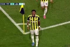 平地驚雷弗雷德世界波破死角，費(fèi)內(nèi)巴切總比分反超費(fèi)耶諾德！