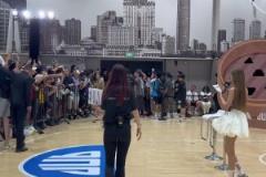 杰倫-威廉姆斯中國行活動，周玲安帶領(lǐng)球迷們高喊“J-DUB”