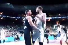 惺惺相惜，情不自禁！薩博尼斯：哈哈，笑早了吧！