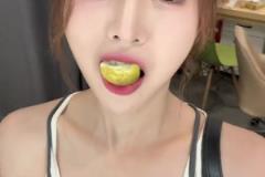 高顏值女主播煉煉曬鵝廠搬磚日常：問候各位老師們?nèi)肭锟鞓罚? title=