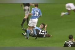 04-05賽季穆帥藍軍英超只輸一場！孫繼海首發(fā)傷退曼城1-0切爾西