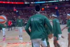 誰說女子不能扣？WNBA榜眼馬隆加輕松單臂扣籃