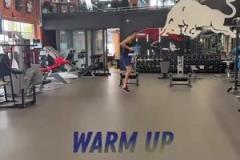 這腿真是細??！切特依然在努力訓練！掛肉確實慢啊~