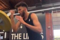 你們別看切特瘦，身上還是有肌肉的！