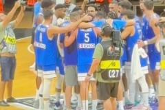 這下可真重??！字母哥賽前一巴掌呼了隊友的后腦勺