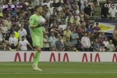 叫你磨嘰！伯恩利門將持球超過(guò)8秒違例！怒送熱刺角球！