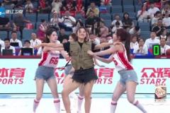 哇，好會跳?。∫鹬袌隼怖碴牨硌?，吳艷妮驚艷亮相！