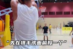 這是坦克啊... 盧卡庫(kù)反擊撞飛對(duì)手策動(dòng)進(jìn)攻