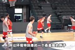 楊毅談中國男籃輿論最差的直接例子：不許你罵喬爾杰維奇，罵他就是推卸責(zé)任