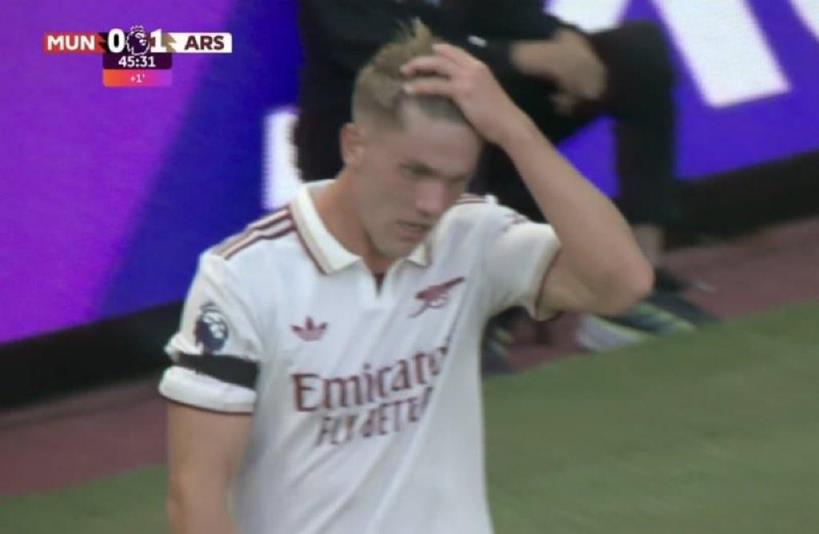 哲凱賴什本場60分鐘0射門，21次撩撥頭發(fā)