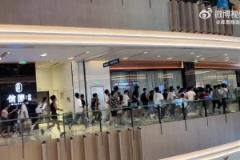 這就是超級巨星的人氣！重慶大批球迷涌入商場，只為將庫里一面