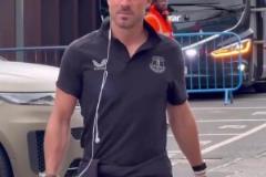 巴爾韋德差點傷停在家一腳掄空后倒地不起，兒子急忙上前