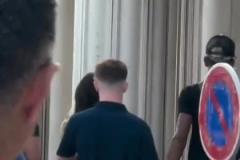 進(jìn)展迅速！亞馬爾被拍到與緋聞女友一起逛街，并同住一家酒店